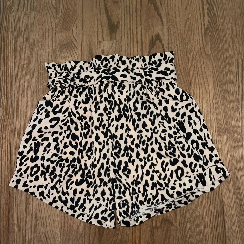Cheetah high waisted shorts - Picture 3 of 3
